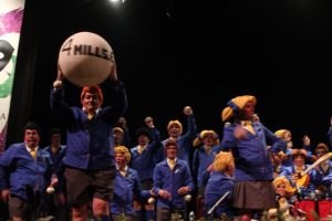 Coro Los que se mueren por salir con el gordo