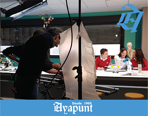 Niños en laboratorio Helicon